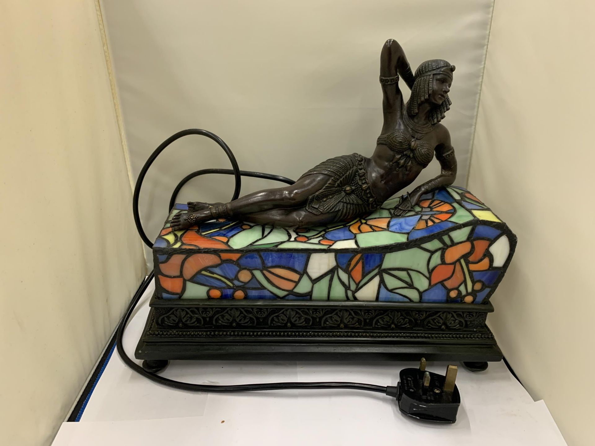 AN ART NOVEAU STYLE BRONZE LADY ON A CHAISE LOUNGE TIFFANY LAMP SEEN WORKING BUT NO WARRANTY