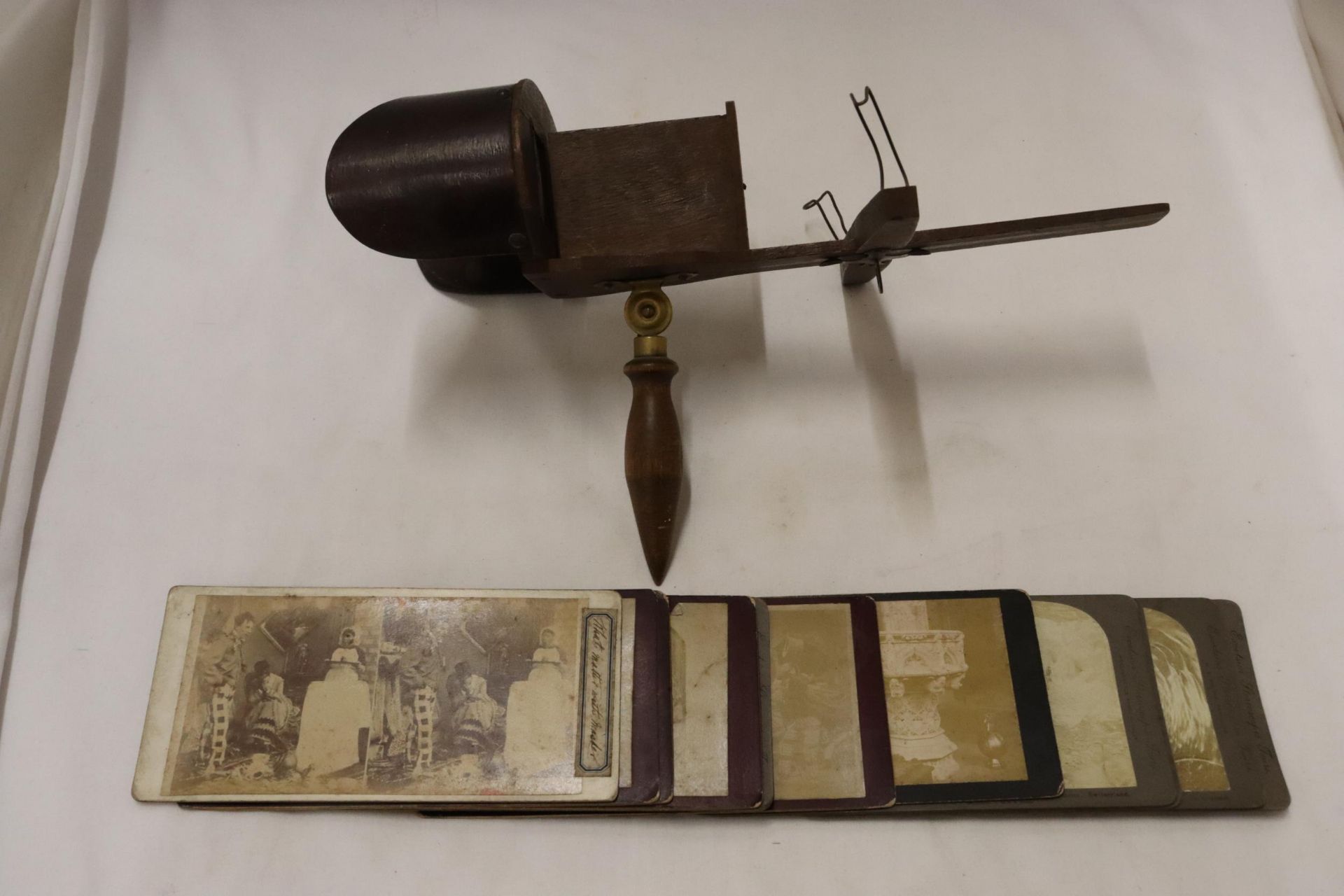 A VICTORIAN STEREO VIEWER WITH CARDS