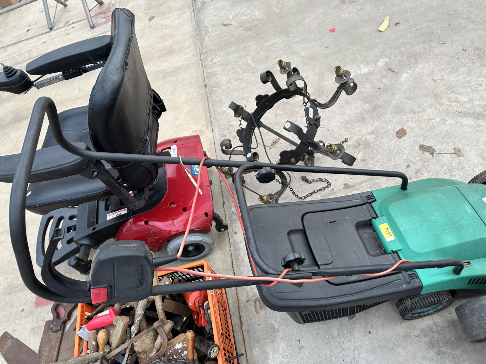 AN ELECTRIC QUALCAST COBRA LAWN MOWER WITH GRASS BOX - Image 3 of 3