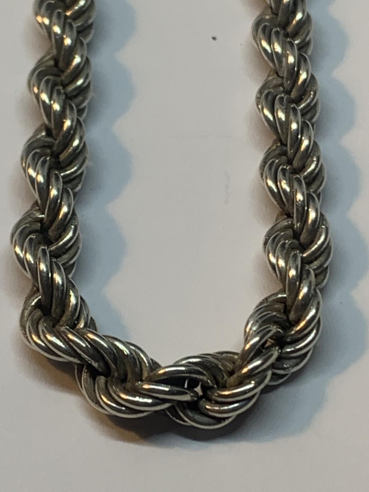 A THICK MARKED SILVER ROPE NECKLACE - Image 2 of 4