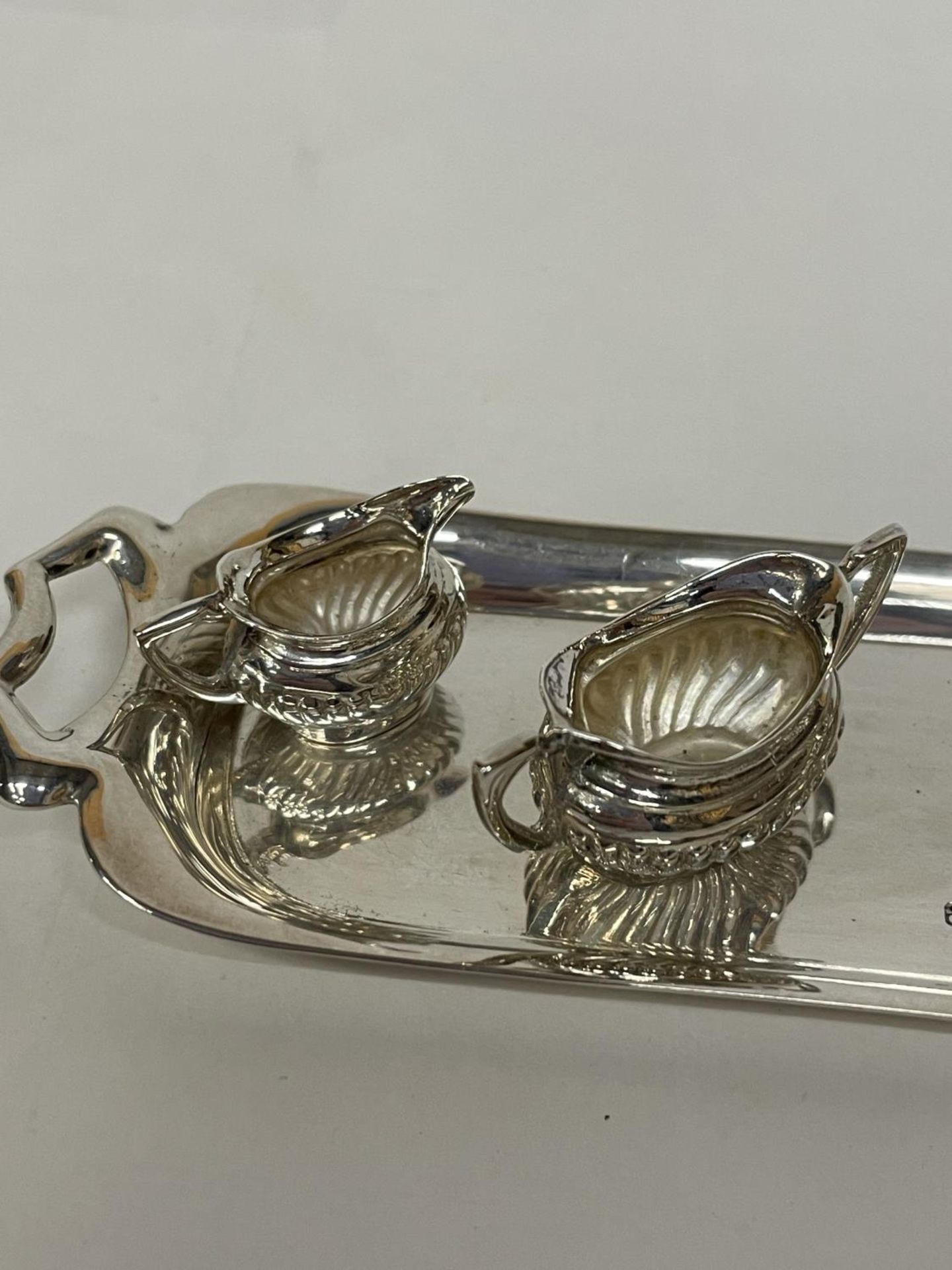 A MINATURE HALLMARKED BIRMINGHAM SILVER TEASET ON A TRAY - Image 3 of 4