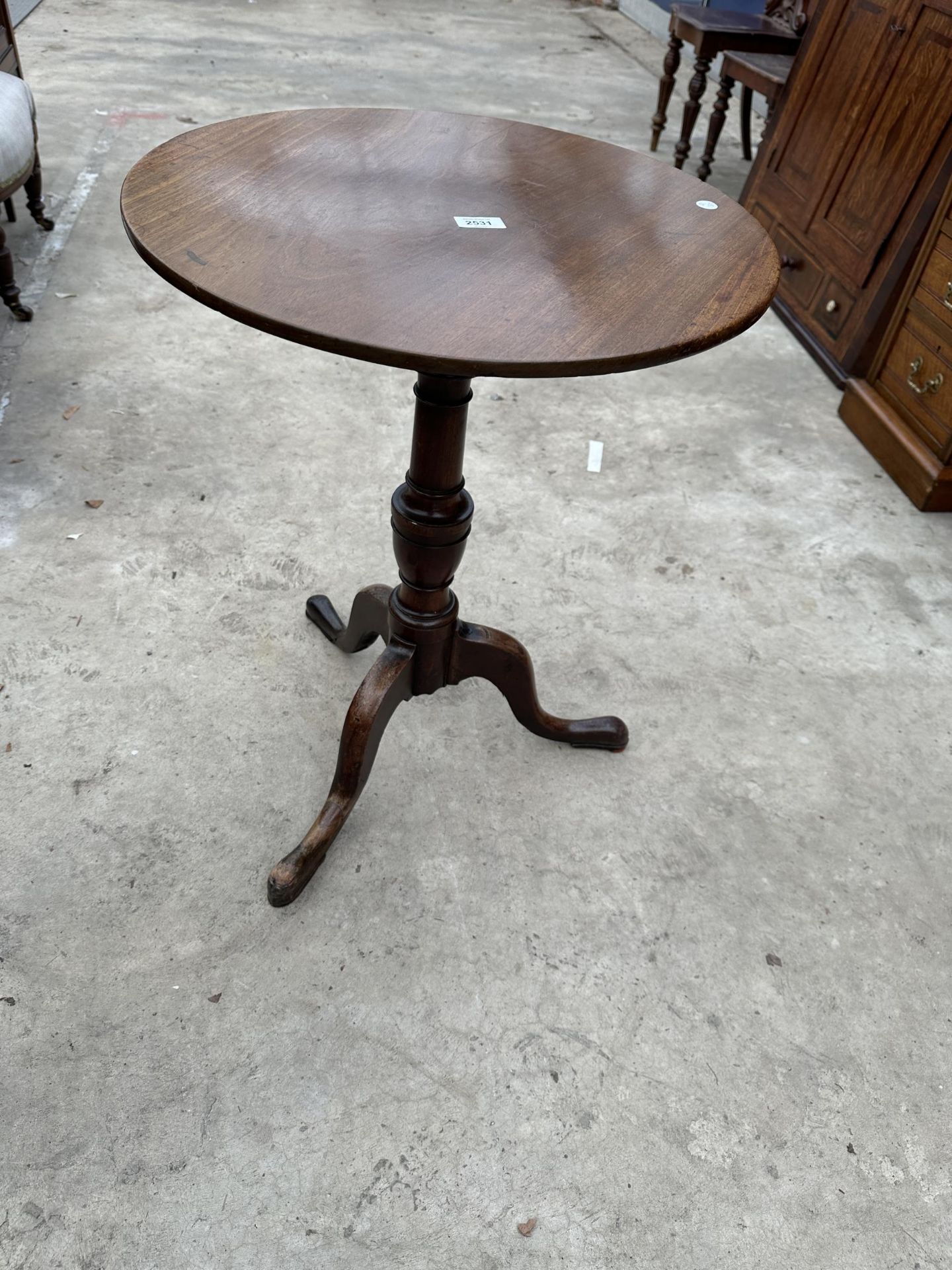 A 19TH CENTURY MAHOGANY TRIPOD TABLE DIAMETER 21"