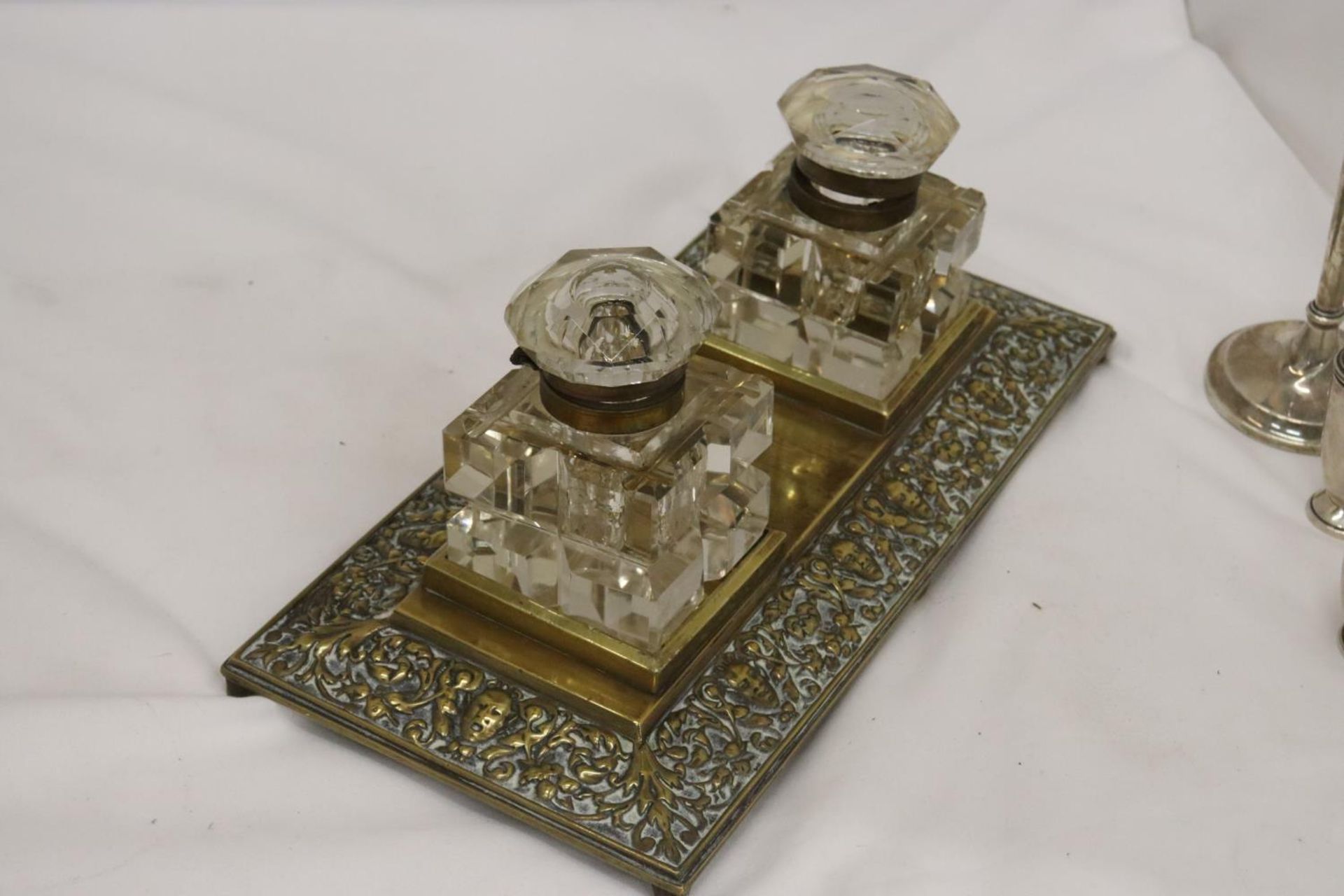 A VINTAGE FOOTED BRASS DOUBLE INK WELL TOGETHER WITH OPERA GLASSES AND VARIOUS SILVER PLATE - Image 10 of 11