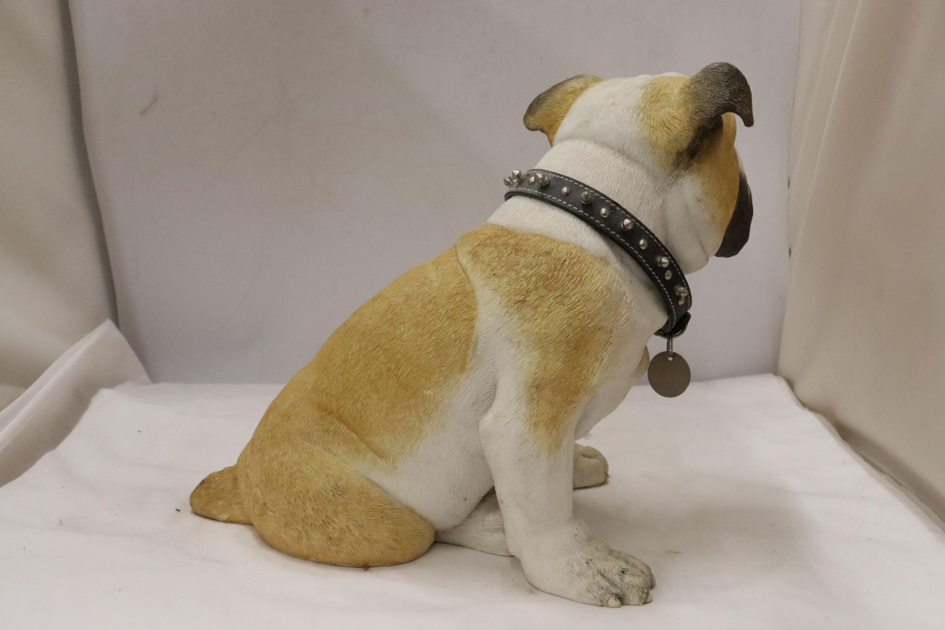 A LARGE HEAVY SOLID BULLDOG WITH REAL COLLAR, HEIGHT 29CM - Image 3 of 5