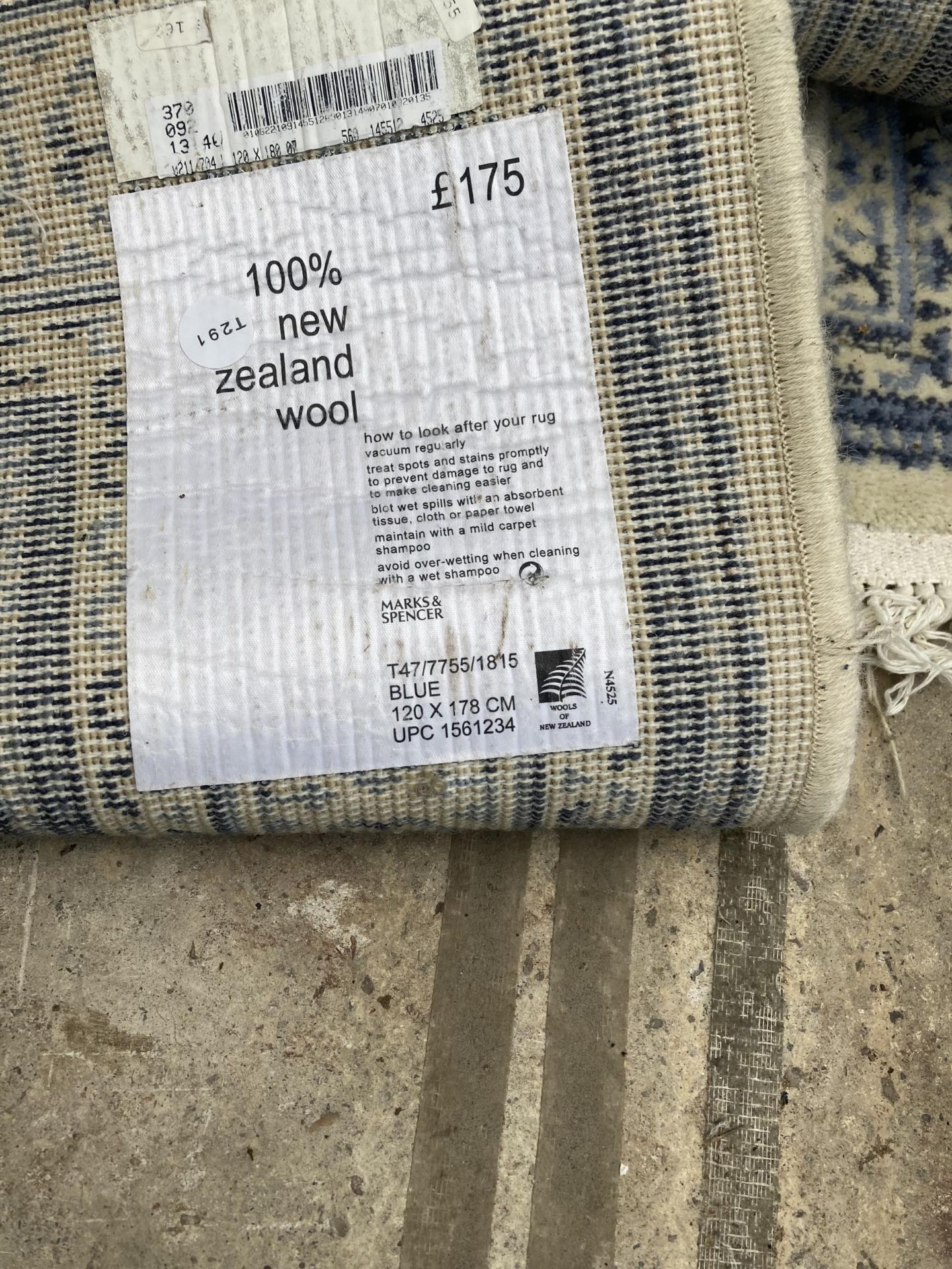 TWO MODERN CREAM AND BLUE PATTERNED FRINGED RUGS - Bild 3 aus 5