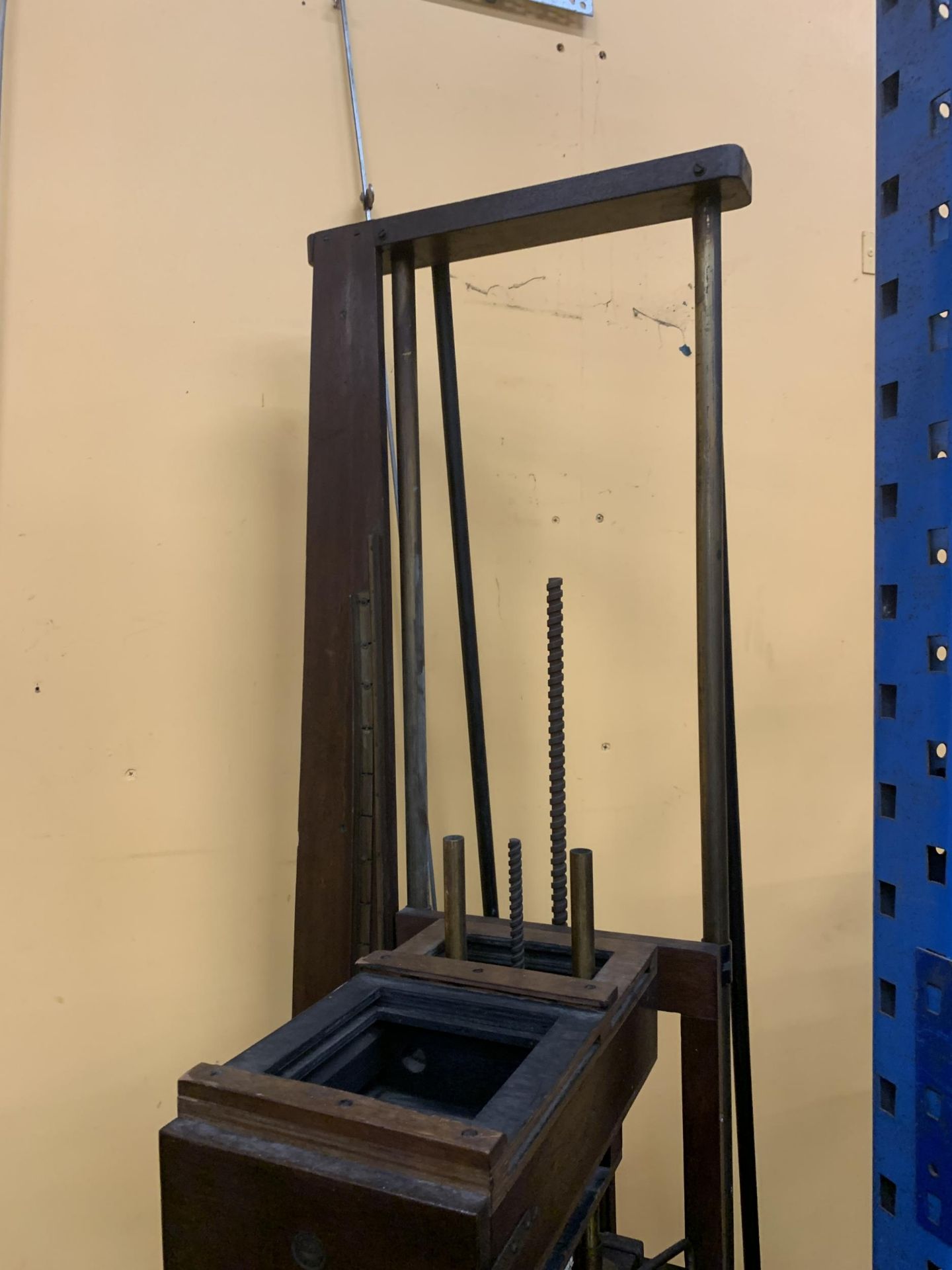 A VINTAGE BIRMINGHAM CAMERA PLATE ENLARGER WITH BRASS RAILS - Image 5 of 5