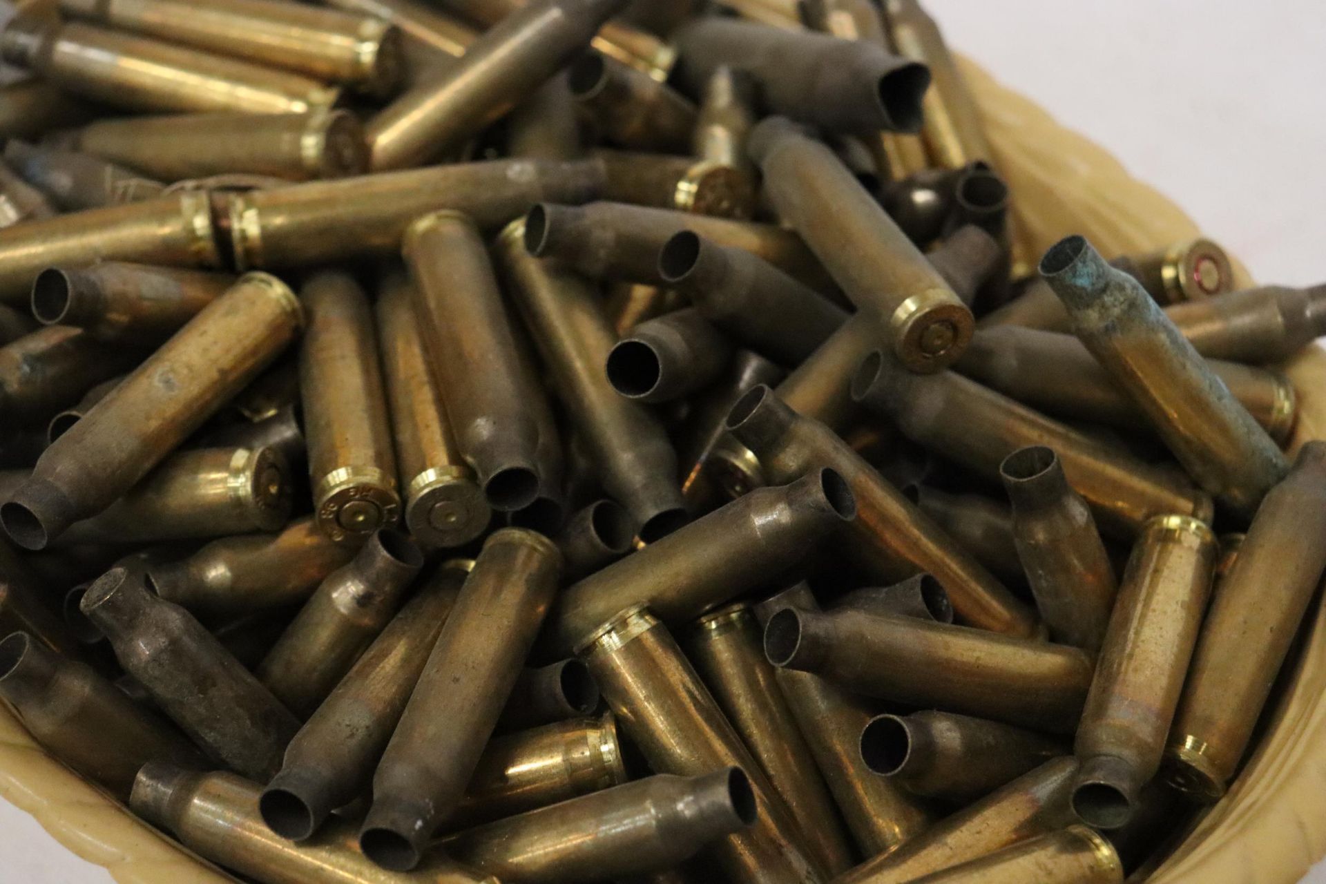 A LARGE QUANTITY OF BRASS BULLET CASINGS - Image 3 of 4