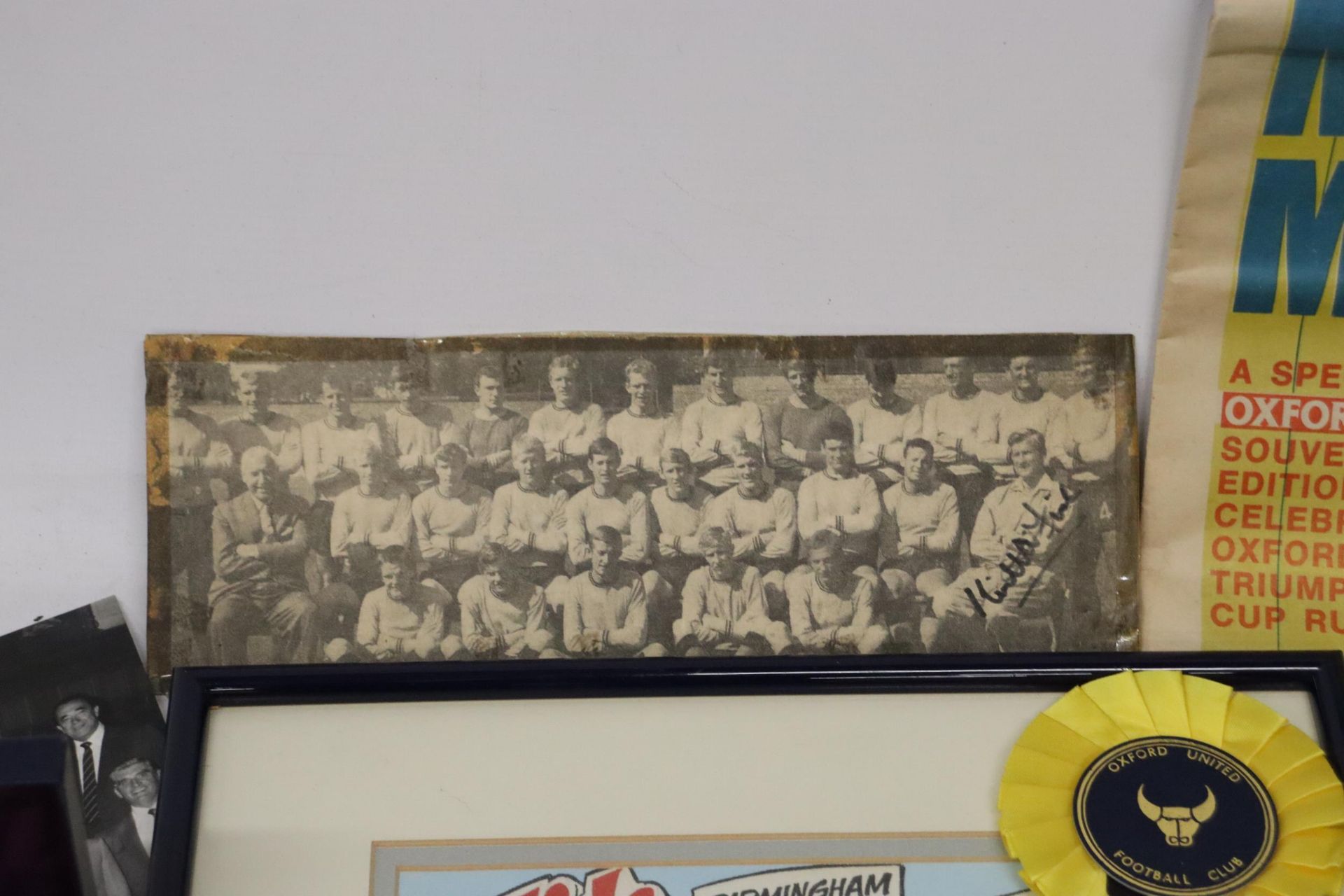 A LARGE QUANTITY OF MEMORABILIA AND EPHEMERA RELATING TO OXFORD UNITED AND KEN FISH, TO INCLUDE AN - Image 2 of 9