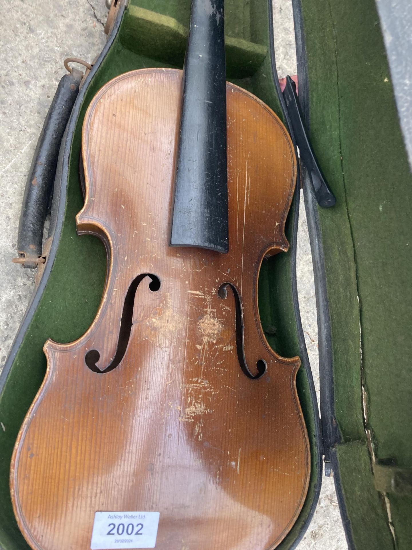 A VINTAGE VIOLIN FOR RESTORATION WITH A CARRY CASE - Image 2 of 2