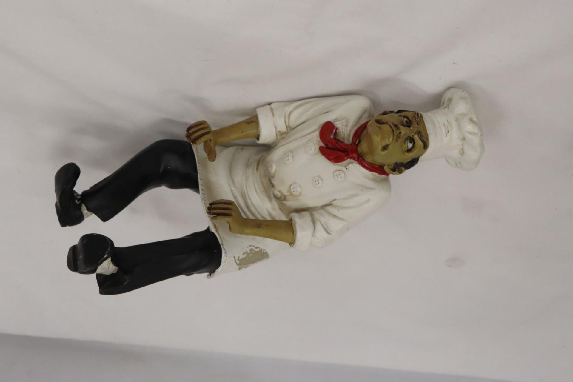 A FIGURE OF A CHEF, HEIGHT 30CM - Image 2 of 4