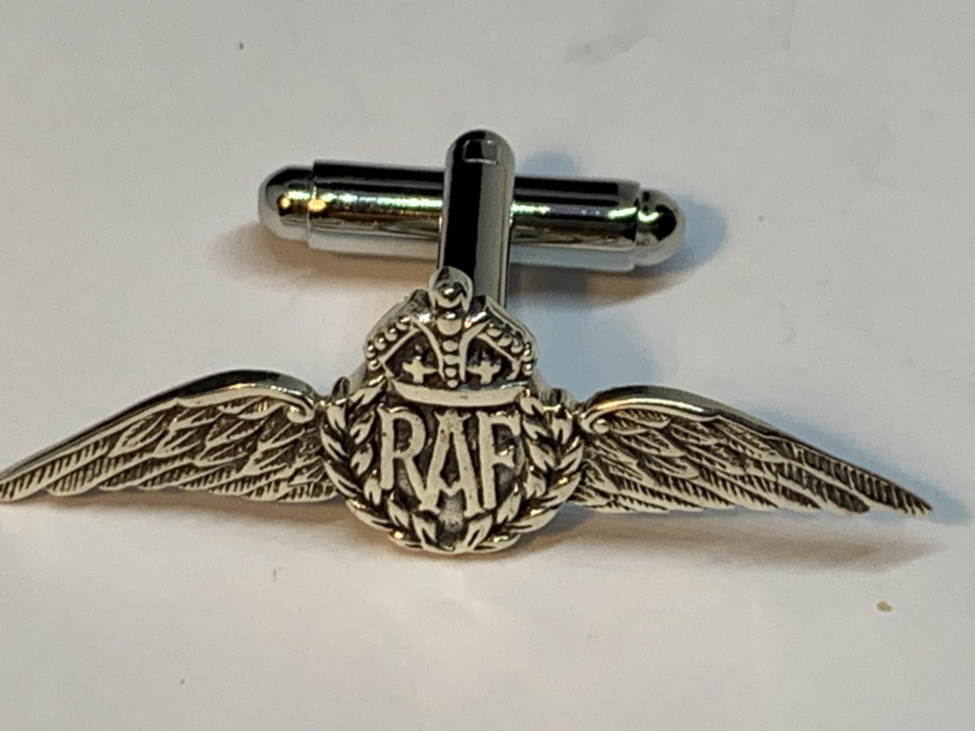 A PAIR OF SILVER R.A.F CUFFLINKS - Image 2 of 4