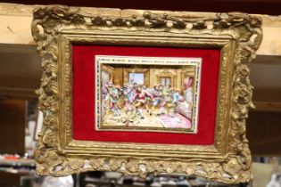 A VINTAGE CERAMIC PLAQUE IN A GILT FRAME WITH VELVET SURROUND, 31CM X 24CM