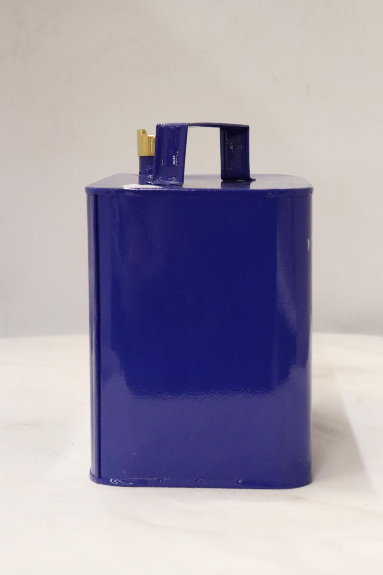 A BLUE ROLLS ROYCE OIL CAN - Image 3 of 6