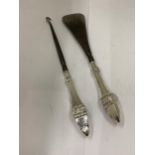 TWO HALLMARKED BIRMINGHAM SILVER HANDLED ITEMS TO INCLUDE A BUTTON HOOK AND SHOE HORN