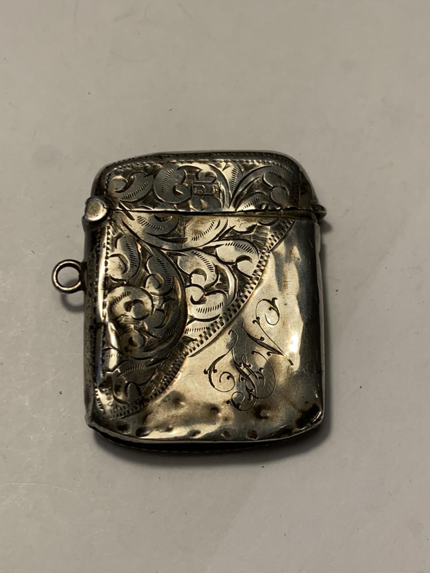 A HALLMARKED BIRMINGHAM SILVER VESTA CASE