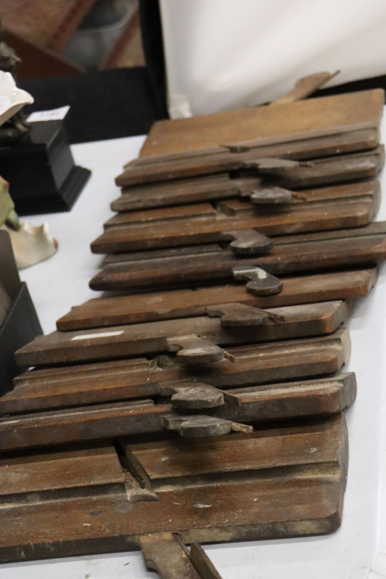 A QUANTITY OF WOODEN PLANES - Image 7 of 7