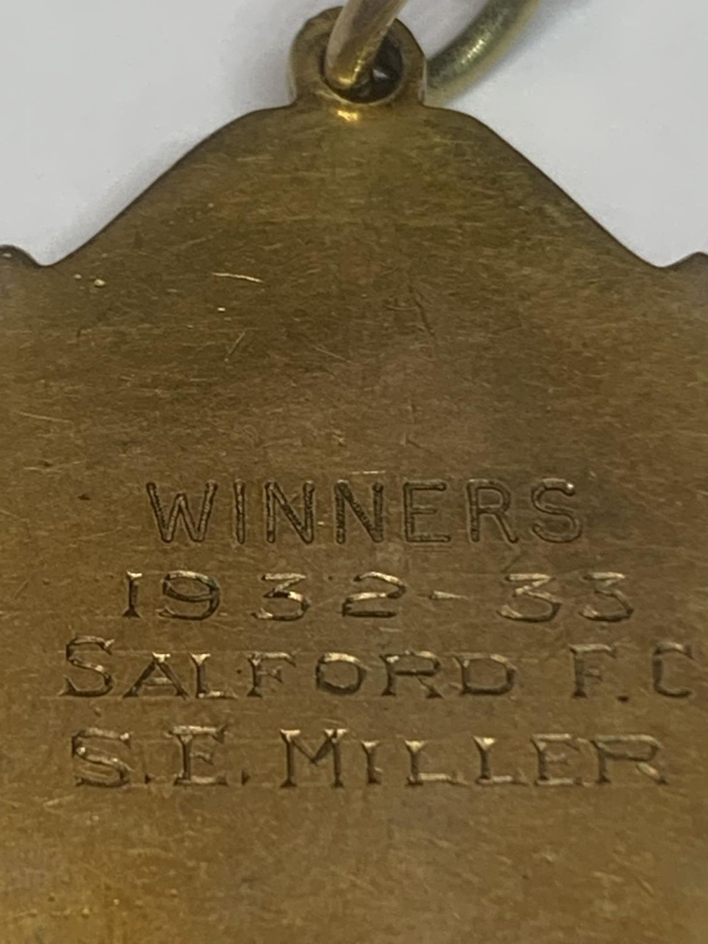 A HALLMARKED 9 CARAT GOLD LANCASHIRE RUGBY LEAGUE MEDAL ENGRAVED WINNERS 1932-33 SALFORD F.C., S.E. - Image 3 of 5