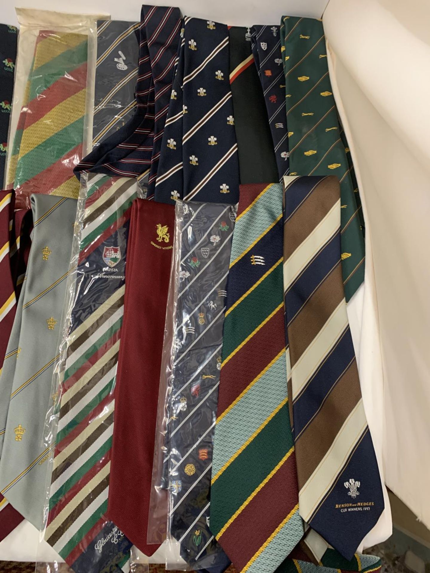 A COLLECTION OF COUNTY CRICKET TIES, SOME VINTAGE - APPROX 20 IN TOTAL - Image 4 of 4