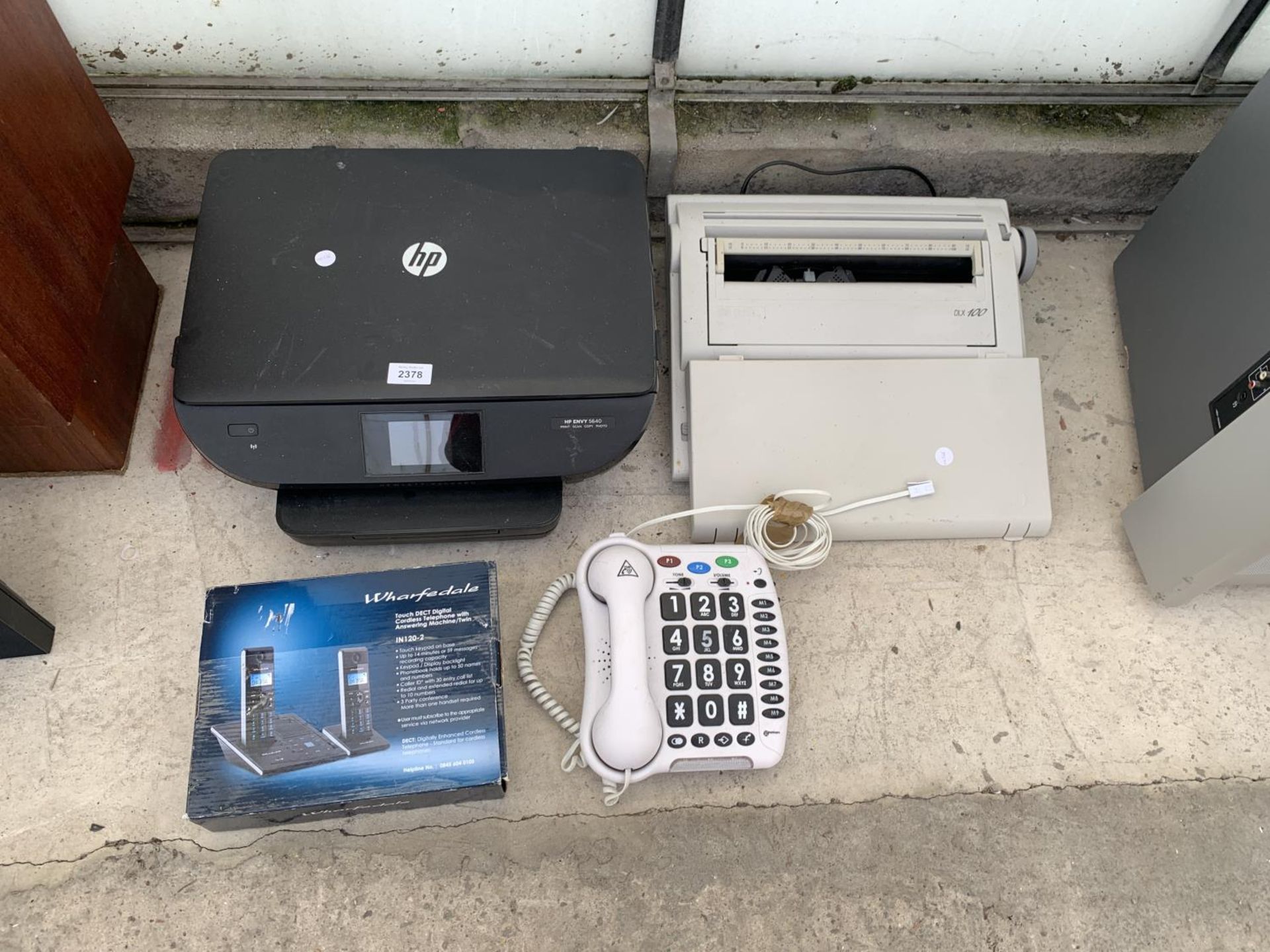 AN ASSORTMENT OF ITEMS TO INCLUDE A HP PRINTER, A TELEPHONE AND A TYPEWRITER ETC