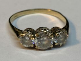 A 9 CARAT GOLD RING WITH THREE IN LINE CUBIC ZIRCONIAS SIZE J/K