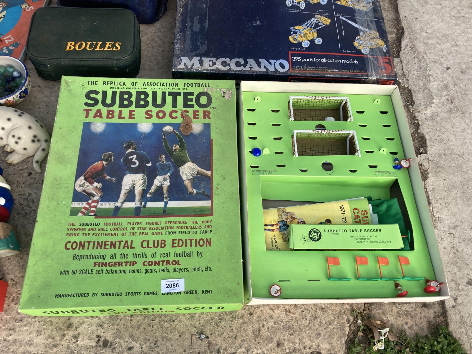 AN ASSORTMENT OF ITEMS TO INCLUDE SUBBUTEO, MECCANO AND BOULES ETC - Image 2 of 4