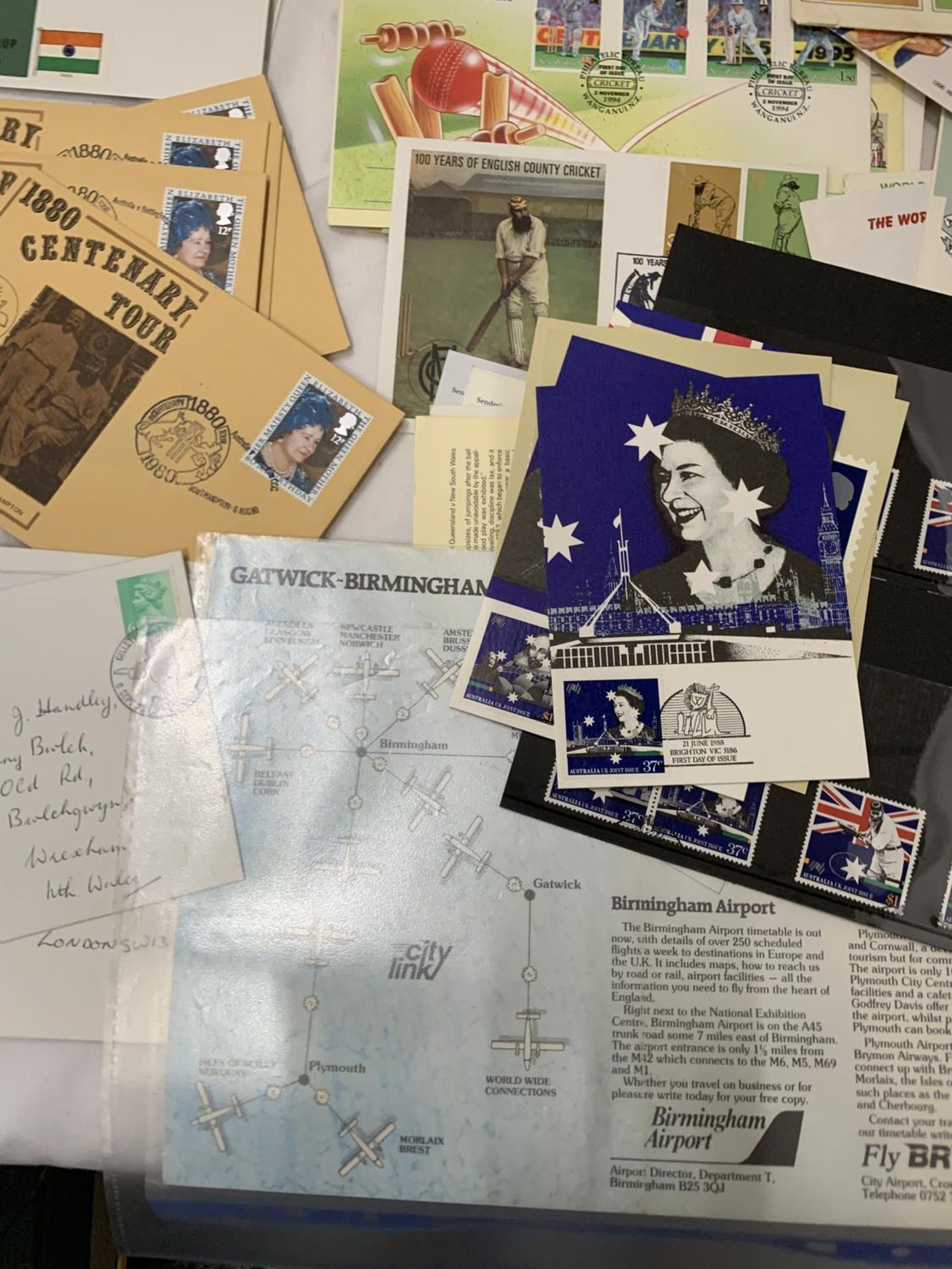 A COLLECTION OF CRICKET RELATED FIRST DAY COVERS AND STAMPS - Bild 5 aus 6