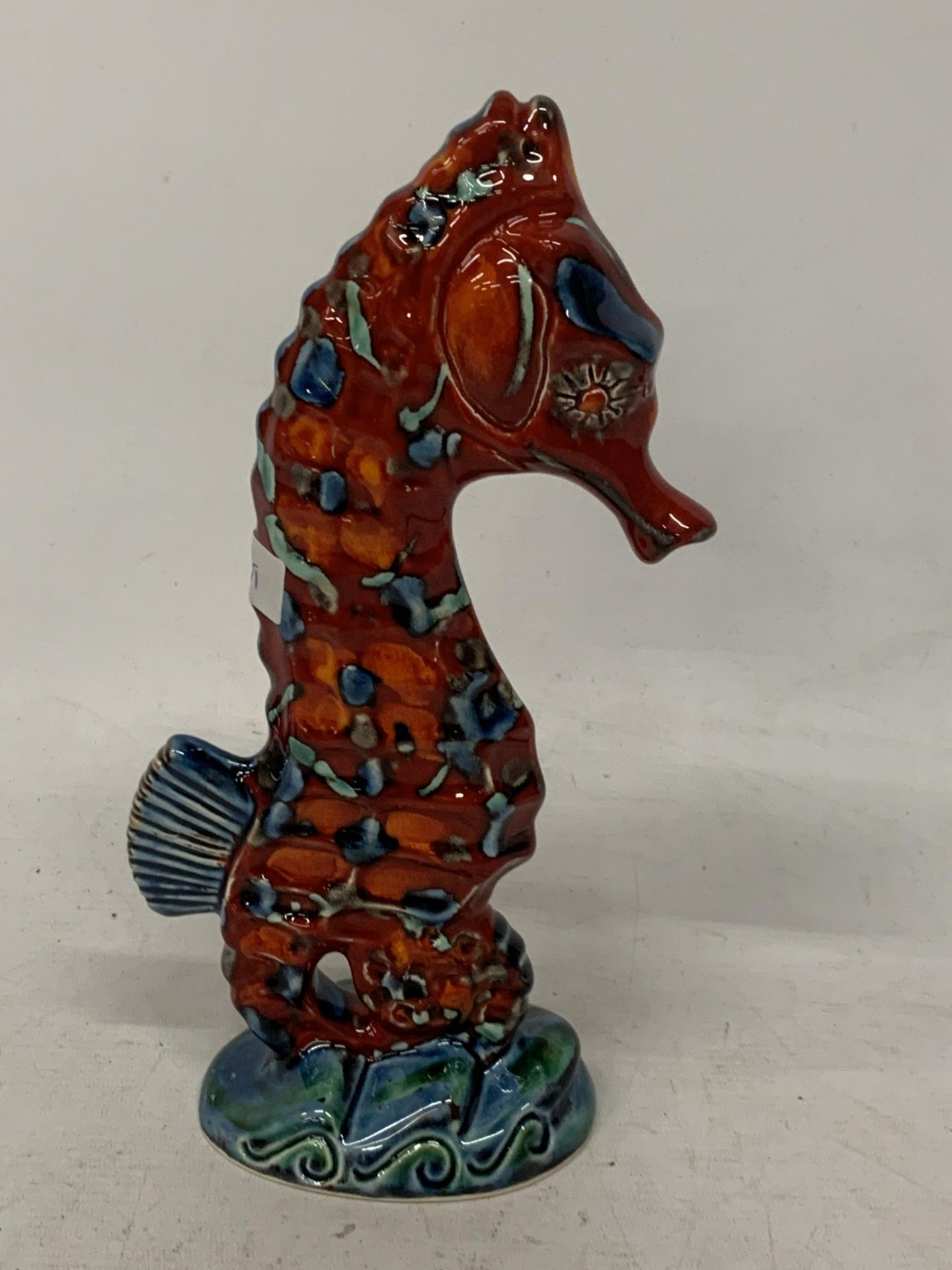 AN ANITA HARRIS HAND PAINTED AND SIGNED IN GOLD SEA HORSE FIGURE