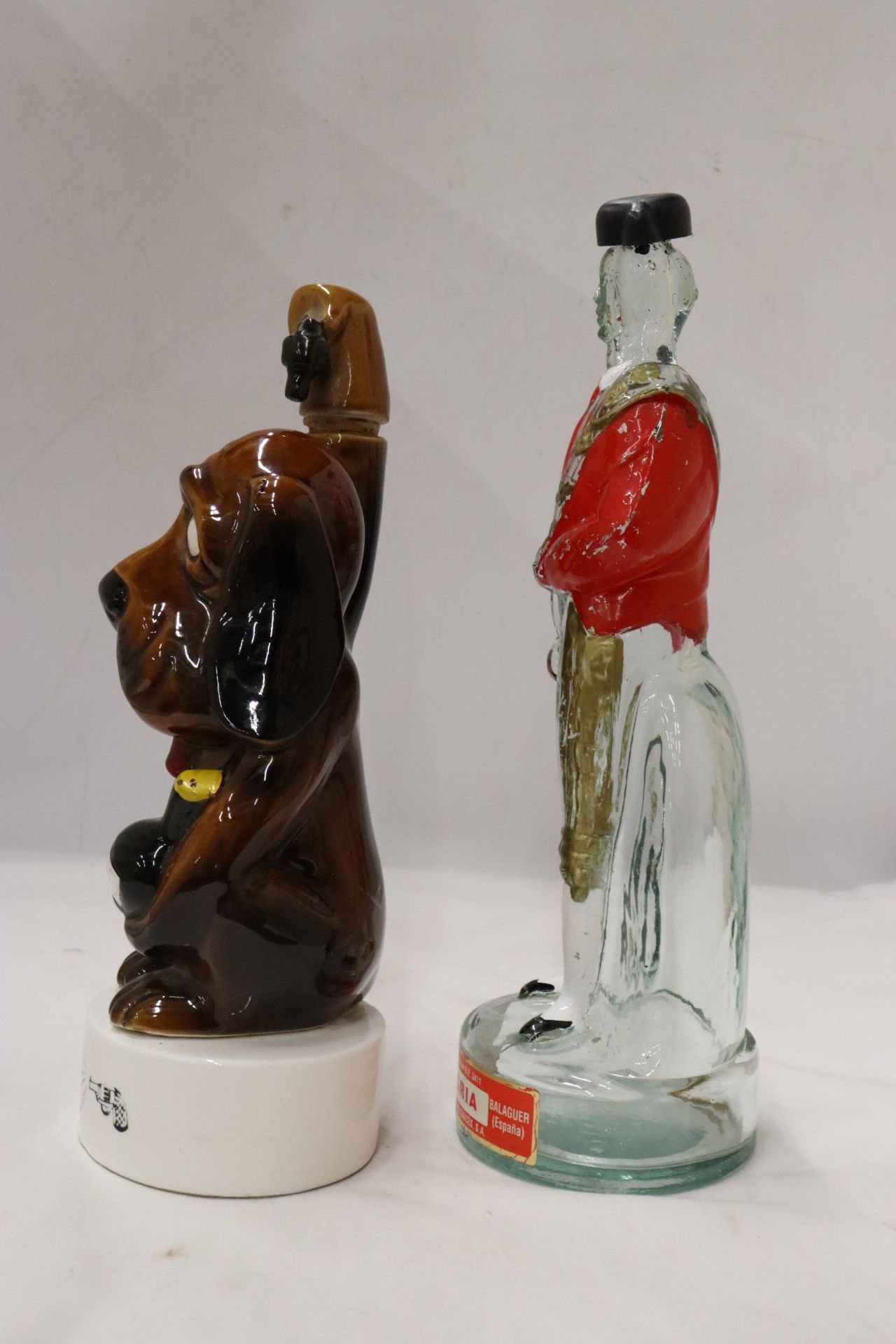 AN UNUSUAL SANGRIA DECANTER IN THE FORM OF A MATADOR AND 'THE LAST SHOT' DROOPY DECANTER - Bild 2 aus 7