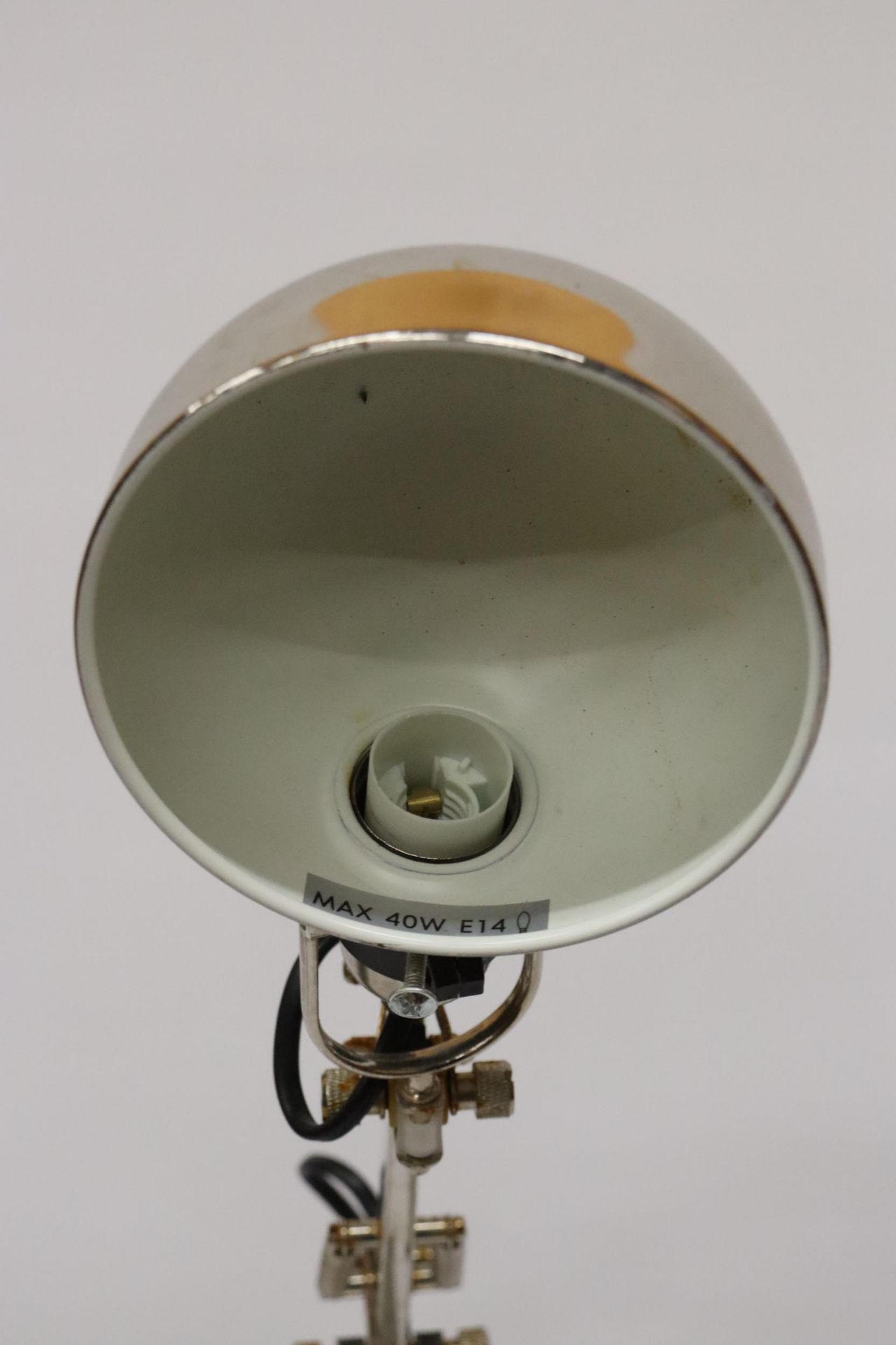 A HEAVY CHROME VINTAGE ANGLEPOISE LAMP - Bild 5 aus 5