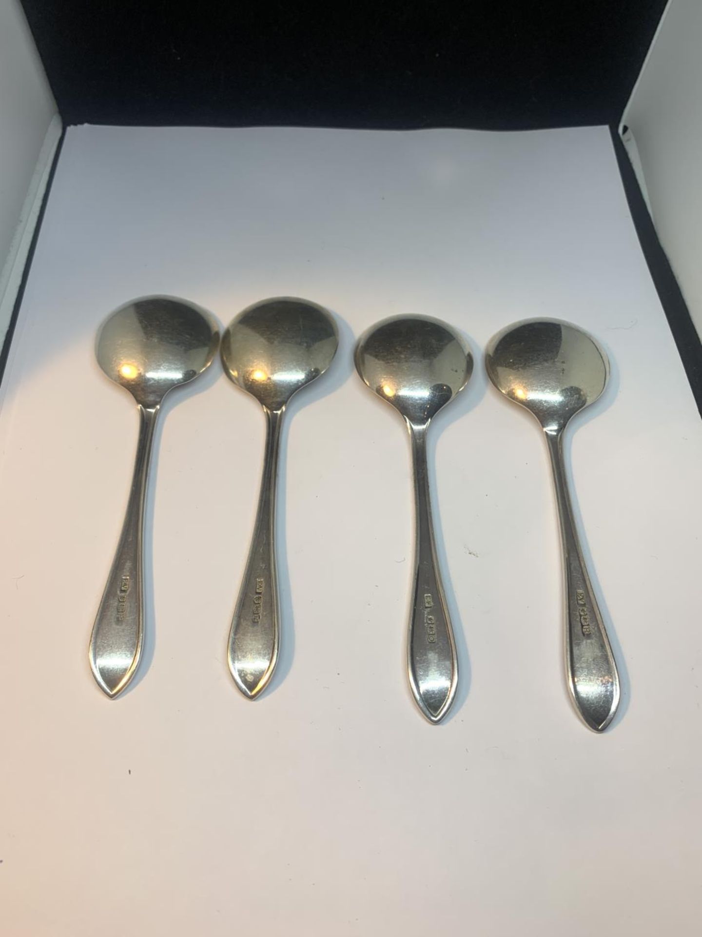 FOUR HALLMARKED SHEFFIELD SILVER DESSERT SPOONS GROSS WEIGHT 113.8 GRAMS - Image 2 of 3