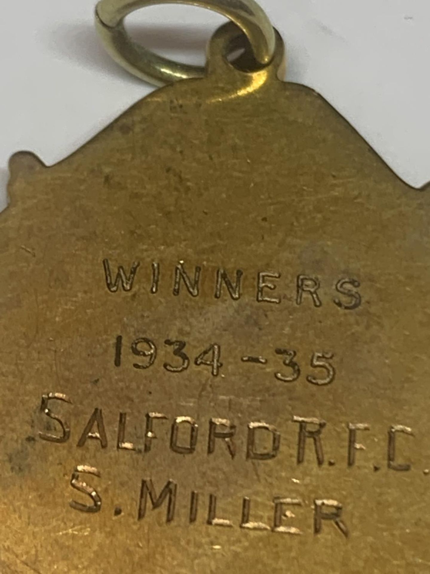 A HALLMARKED 9 CARAT GOLD LANCASHIRE RUGBY LEAGUE MEDAL ENGRAVED WINNERS 1934-35 SALFORD R.F.C S. - Image 3 of 6