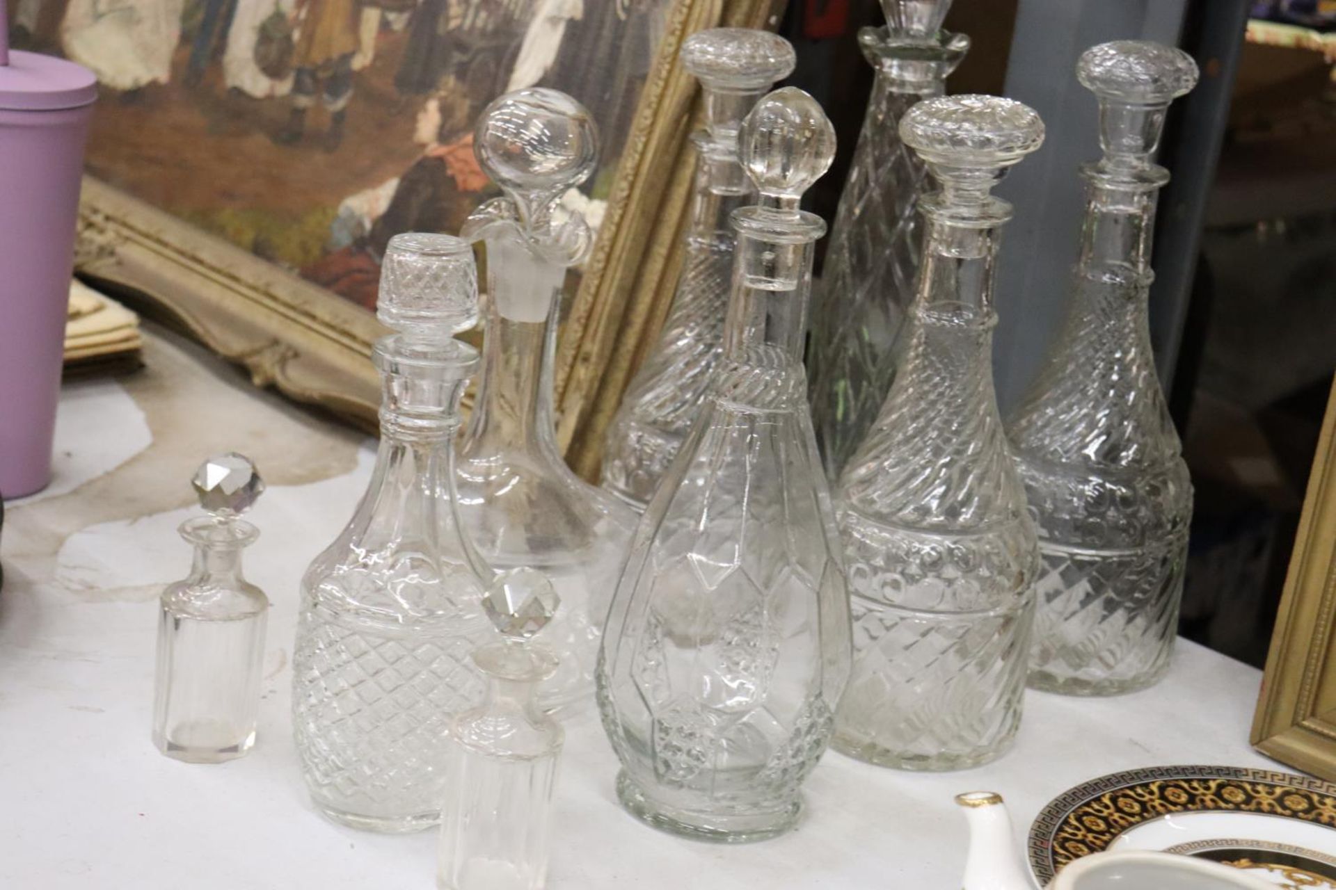 A QUANTITY OF VINTAGE DECANTERS - 9 IN TOTAL PLUS TWO SCENT BOTTLES - Image 3 of 4