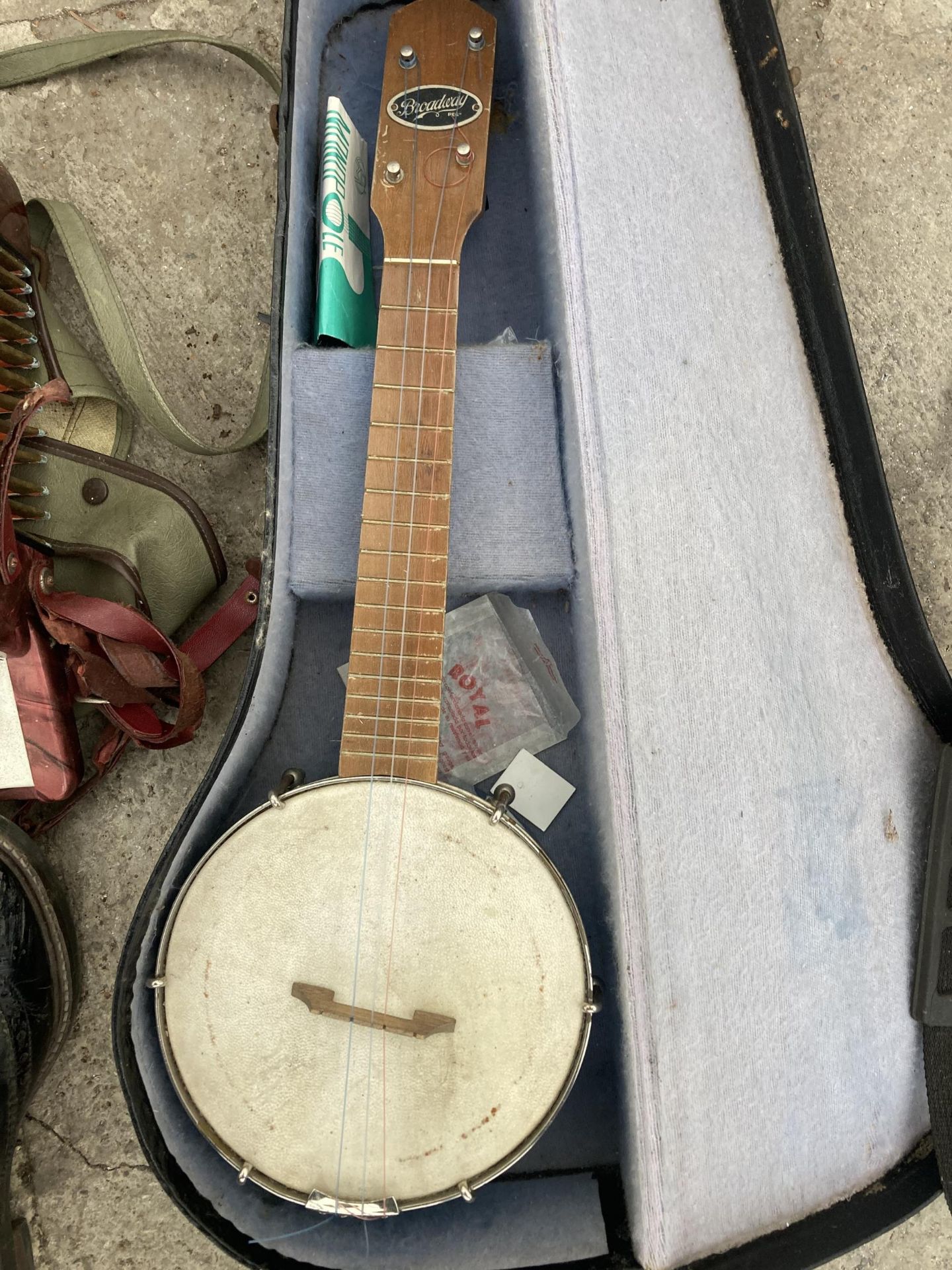 A MANDOLIN AND A UKULELE WITH CASE - Image 2 of 4