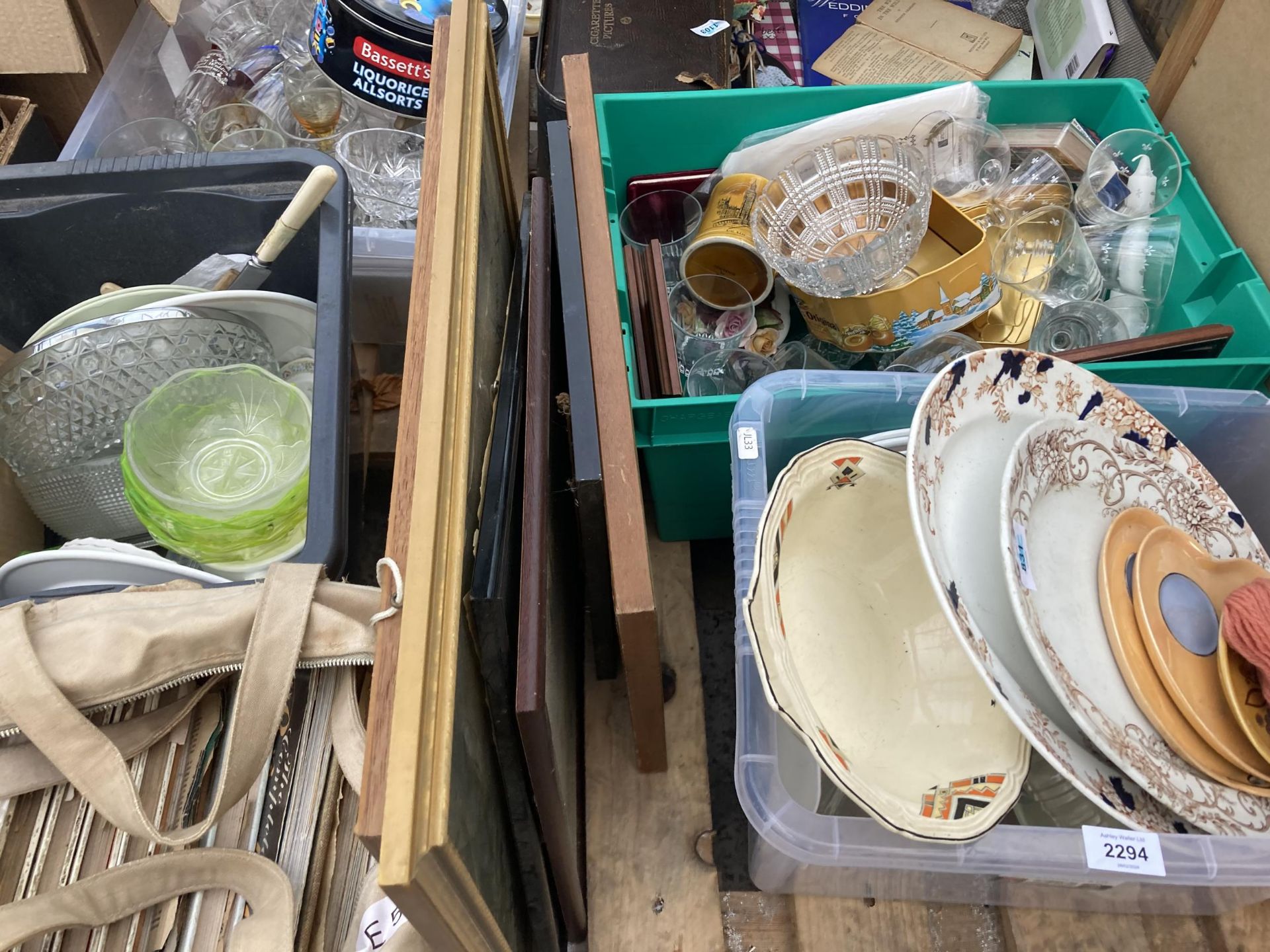 AN ASSORTMENT OF HOUSEHOLD CLEARANCE ITEMS - Bild 2 aus 4