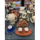 A VINTAGE LOT OF CERAMICS TO INCLUDE MALING INKWELLS, ONE WITH ORIENTAL DRAGON PATTERN, A SUNDERLAND