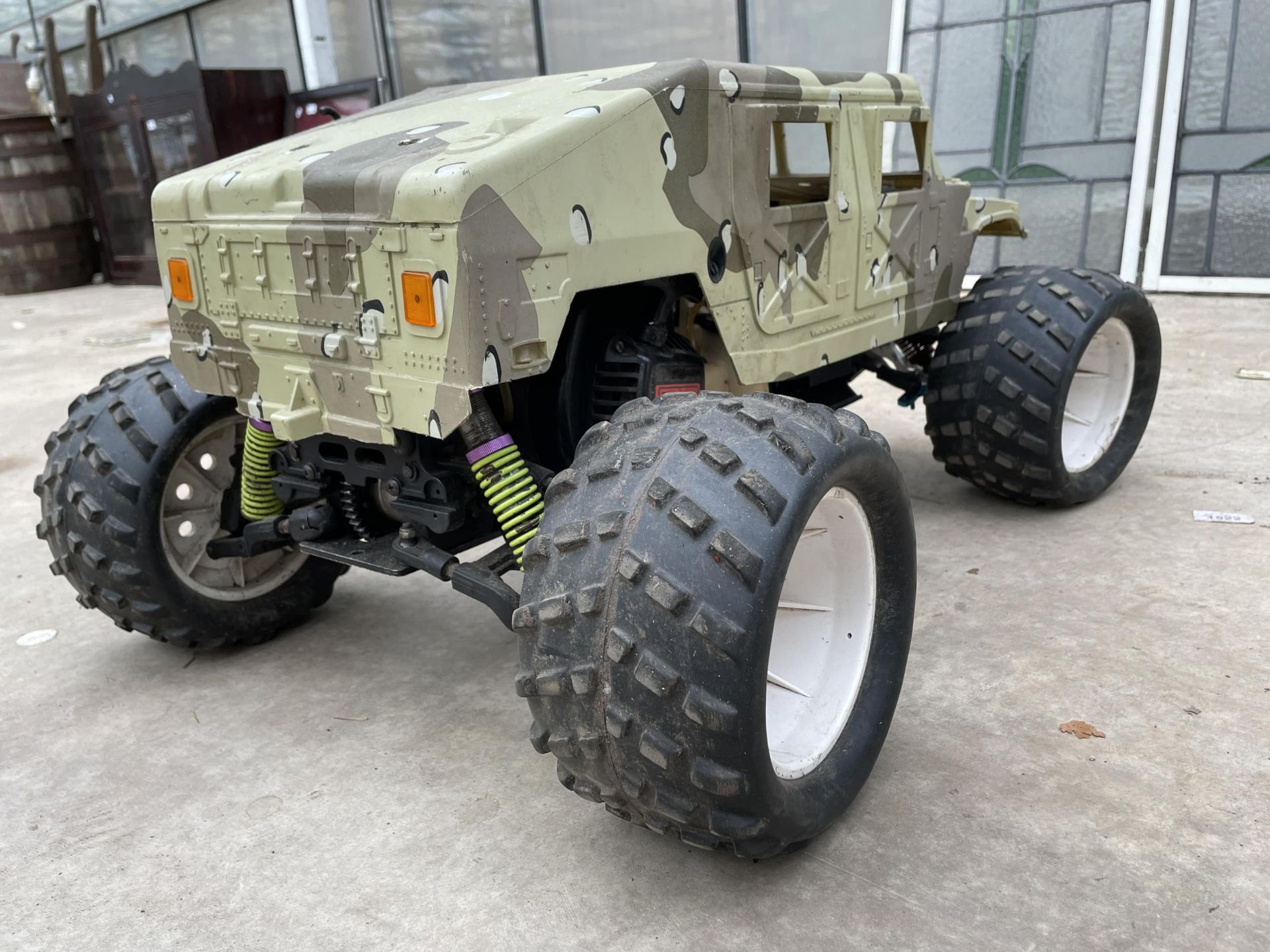 A PETROL ENGINE REMOTE CONTROL CAMMO JEEP - Image 3 of 10