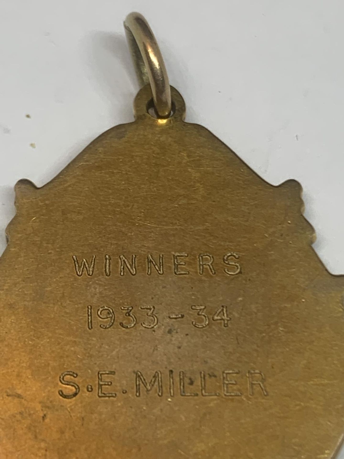A HALLMARKED 9 CARAT GOLD LANCASHIRE RUGBY LEAGUE MEDAL ENGRAVED WINNERS 1933-34 S. E. MILLER - Image 3 of 5