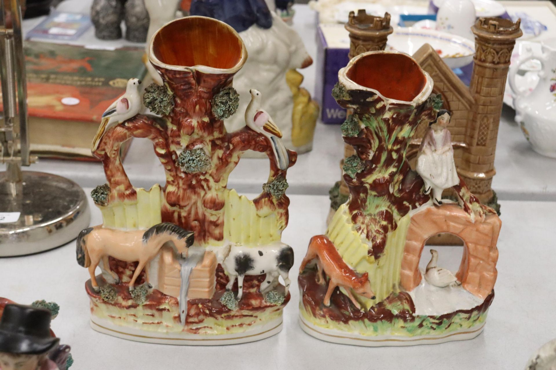 A COLLECTION OF VINTAGE STAFFORDSHIRE FIGURES TO INCLUDE FLATBACKS - 10 IN TOTAL - Image 10 of 11