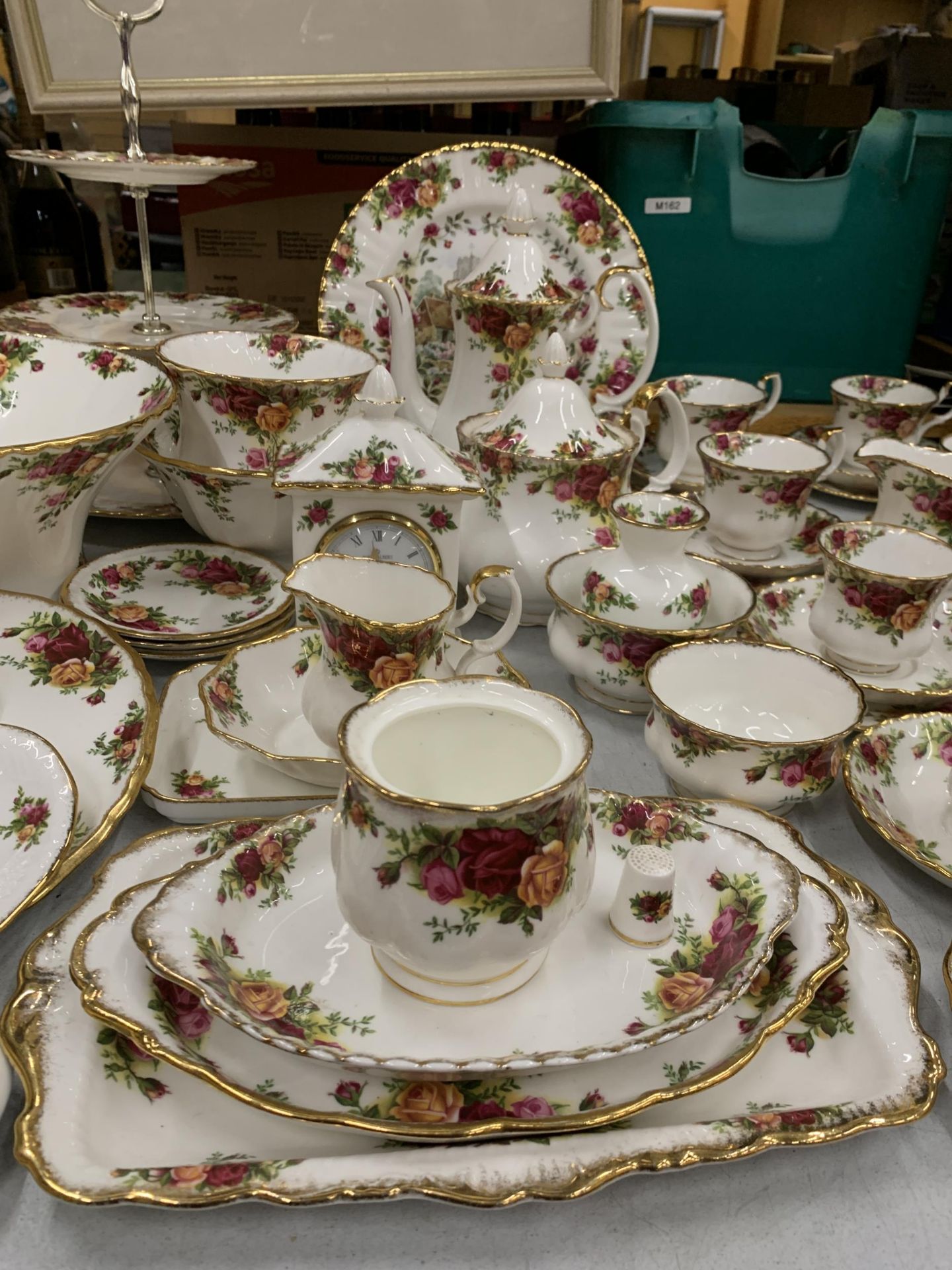 A VERY LARGE COLLECTION OF ROYAL ALBERT OLD COUNTRY ROSES TO INCLUDE TRIOS, JUGS, SUGAR BOWLS, - Image 9 of 9