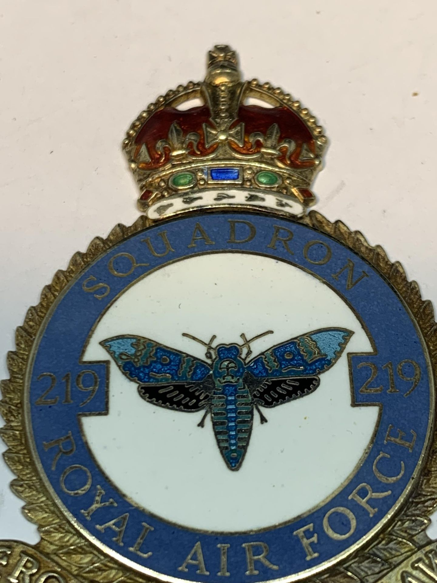 A HALLMARKED BIRMINGHAM SILVER ROYAL AIRFORCE SQUADRON 219 FROM DUSK TILL DAWN BADGE - Image 2 of 4
