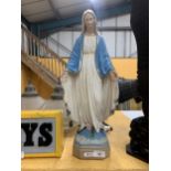 A LARGE FIGURE OF THE VIRGIN MARY 52CM TALL