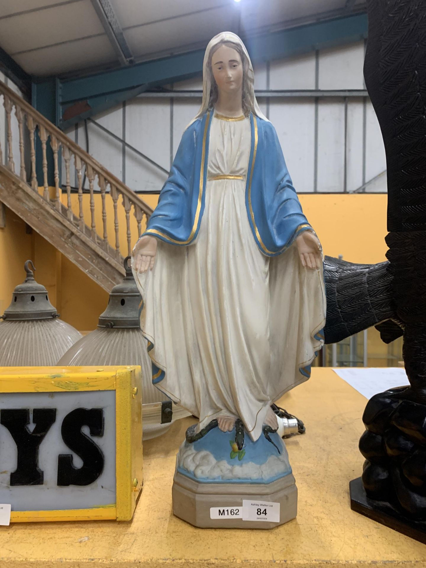 A LARGE FIGURE OF THE VIRGIN MARY 52CM TALL