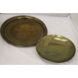 TWO VINTAGE ROUND BRASS PLAQUES, DIAMETERS 36CM AND 26CM