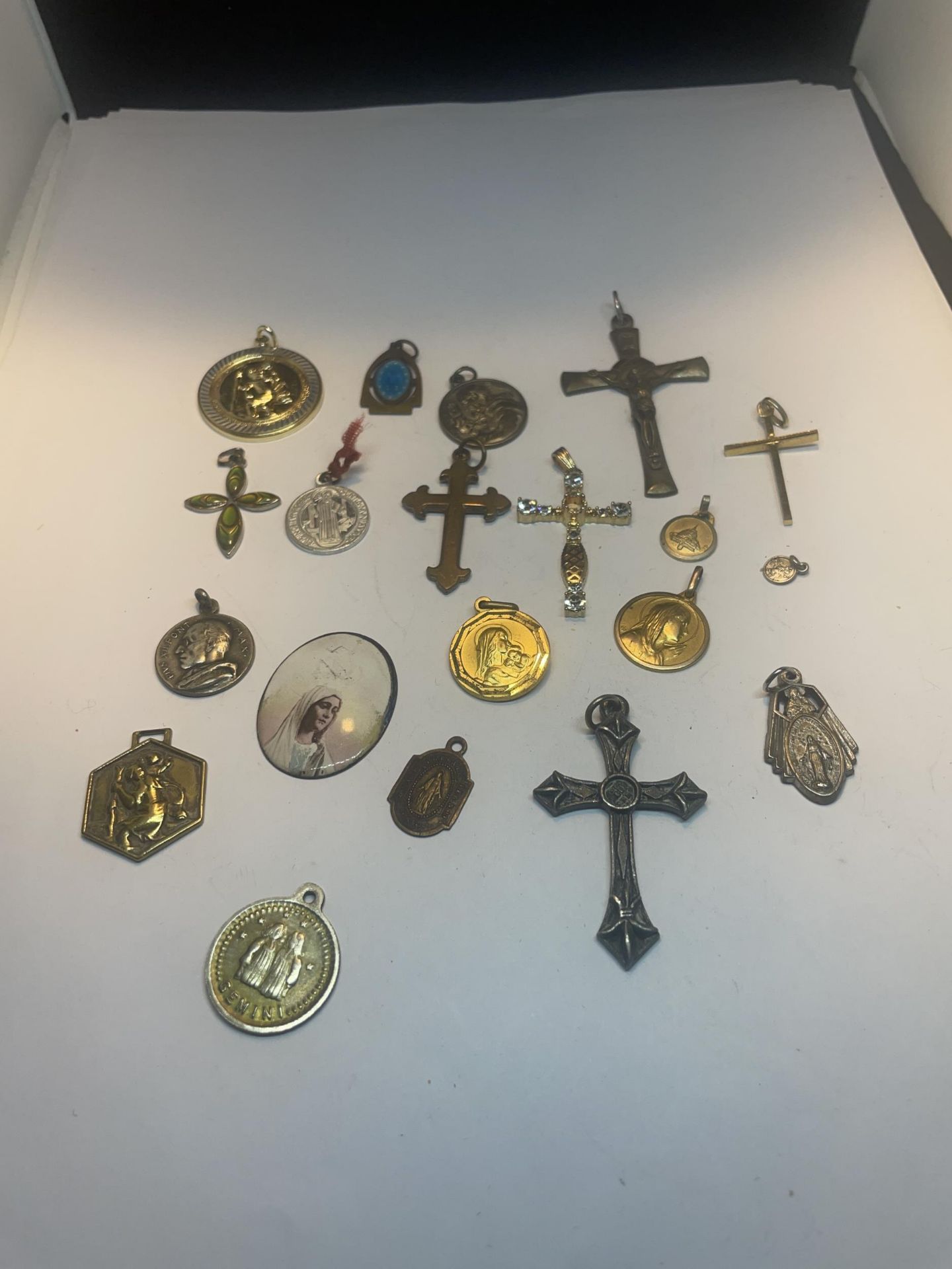 TWENTY VARIOUS RELIGIOUS ARTIFACT ITEMS