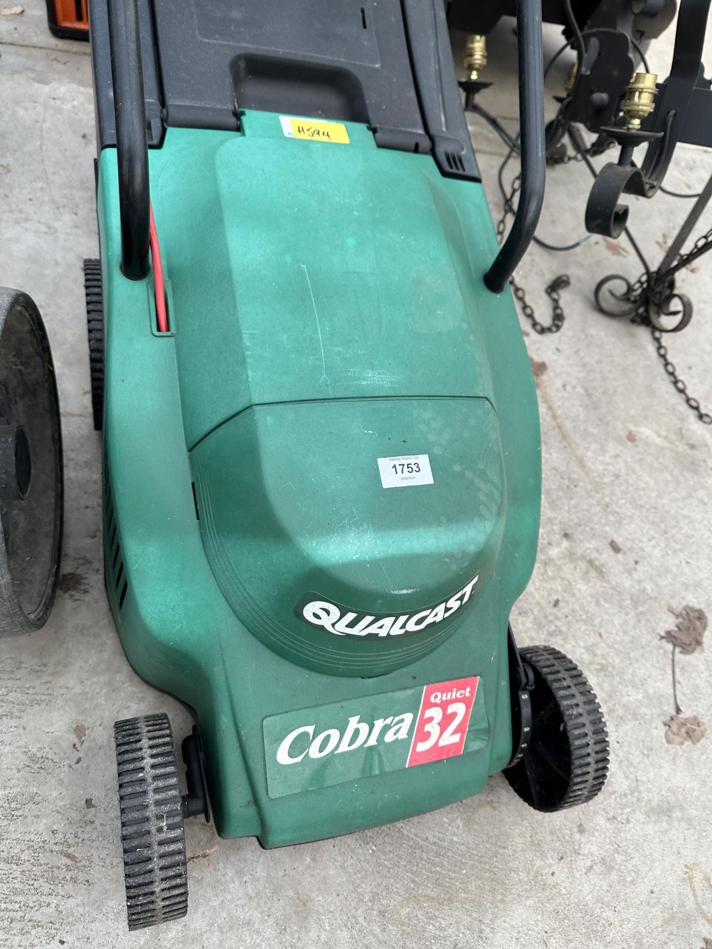 AN ELECTRIC QUALCAST COBRA LAWN MOWER WITH GRASS BOX - Image 2 of 3