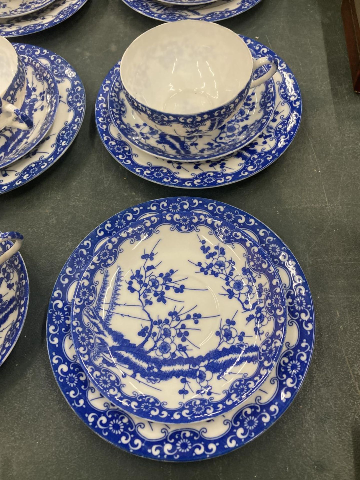 FIVE BLUE AND WHITE ORIENTAL EGGSHELL TEACUPS, SAUCERS AND FIVE SIDE PLATES - Image 3 of 5