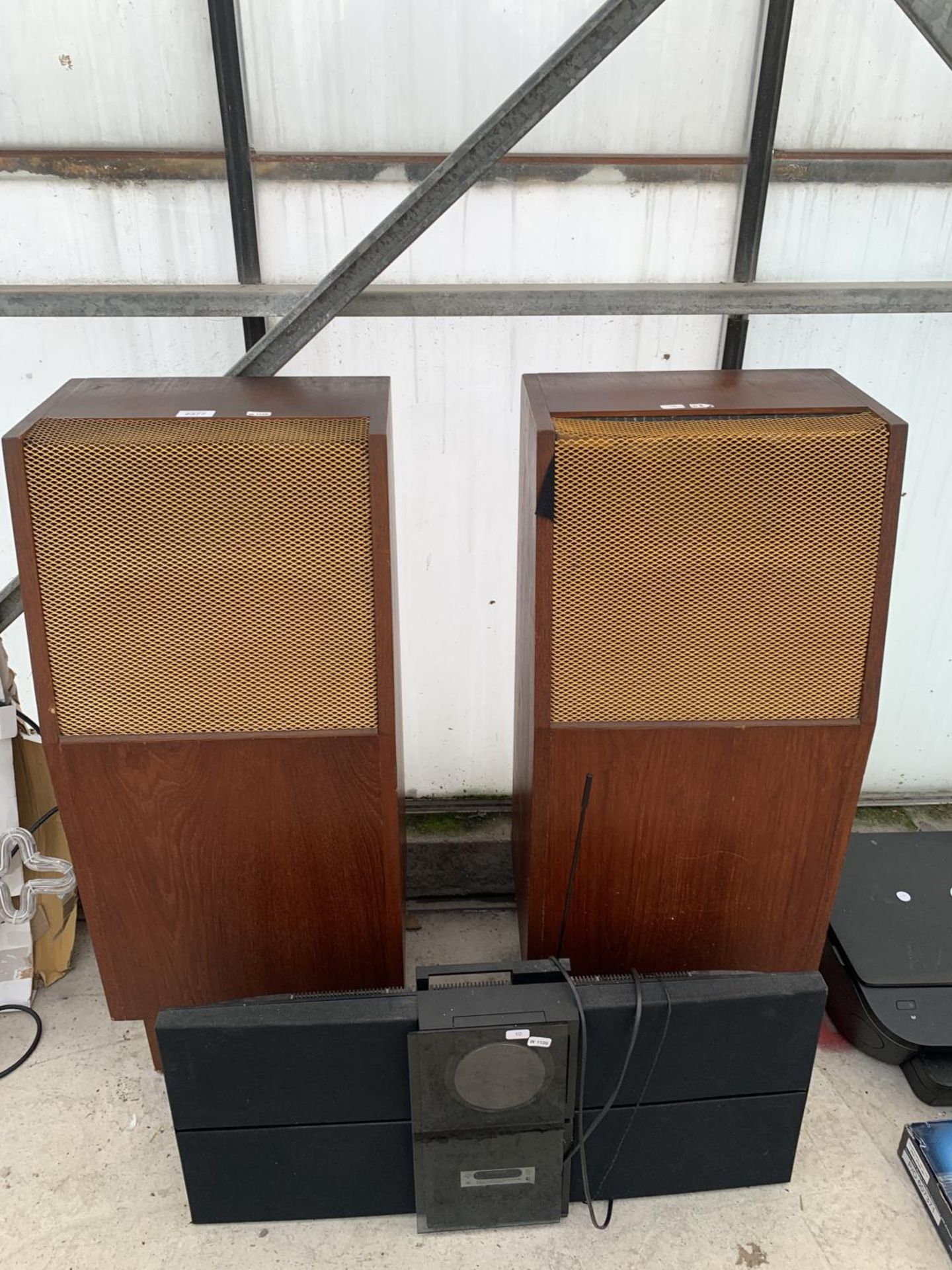 A BANG AND OULFSEN BEOSOUND CENTURY CD PLAYER AND A PAIR OF WOODEN CASED TOWER SPEAKERS