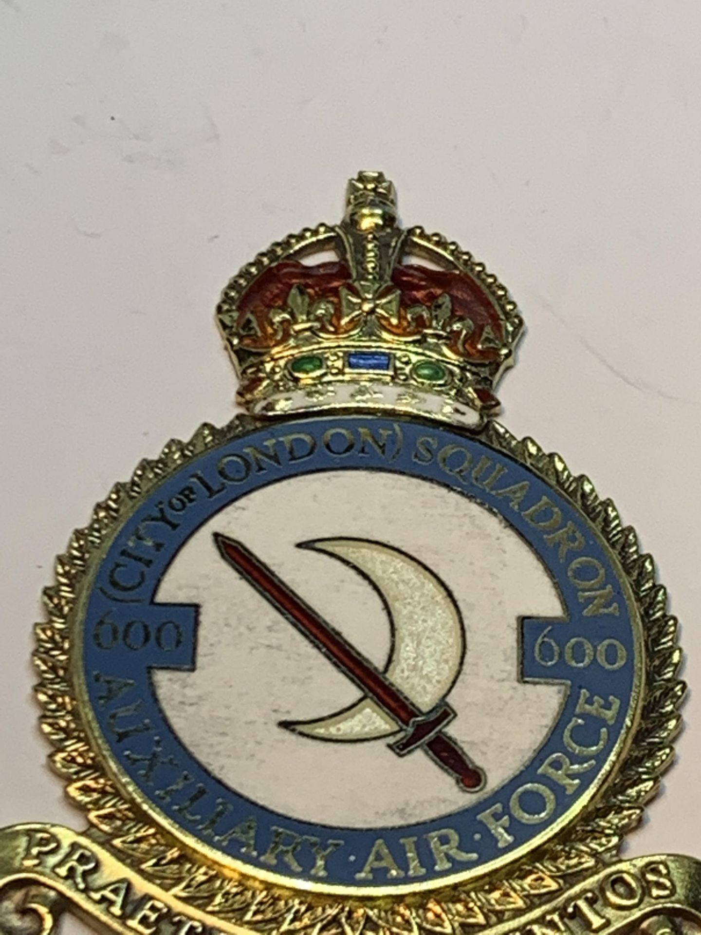 A HALLMARKED BIRMINGHAM SILVER AUXILLARY AIR FORCE CITY OF LONDON SQUADRON 600 PRAETER SESCENTOS - Image 2 of 4