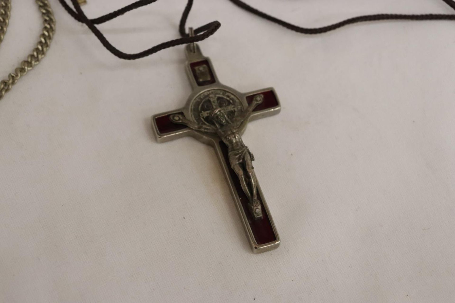 A POCKET WATCH CHAIN AND A CRUCIFIX - Image 5 of 5