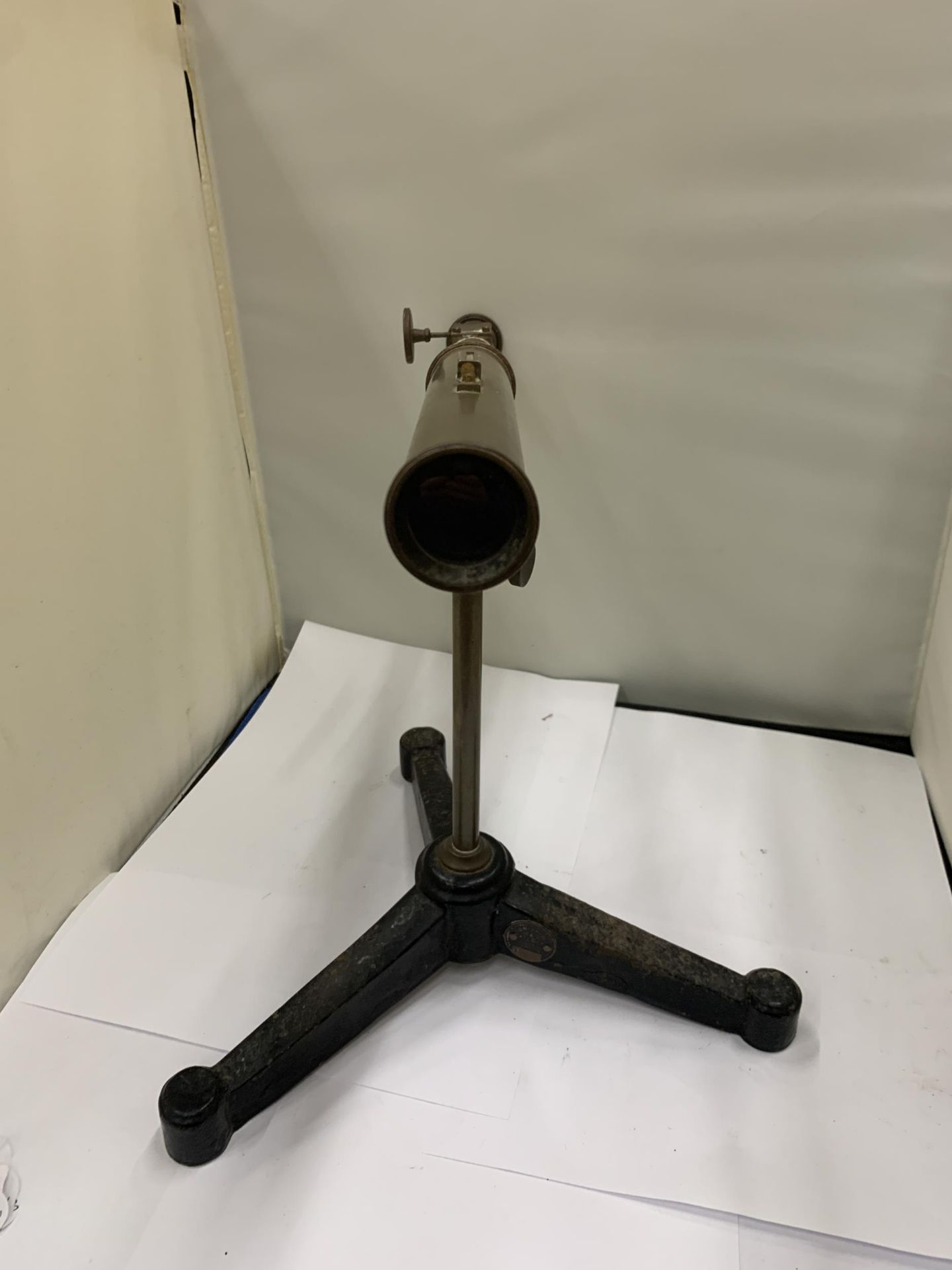 A VINTAGE BRASS TELESCOPE ON A CAST TRIPOD STAND - Image 3 of 3